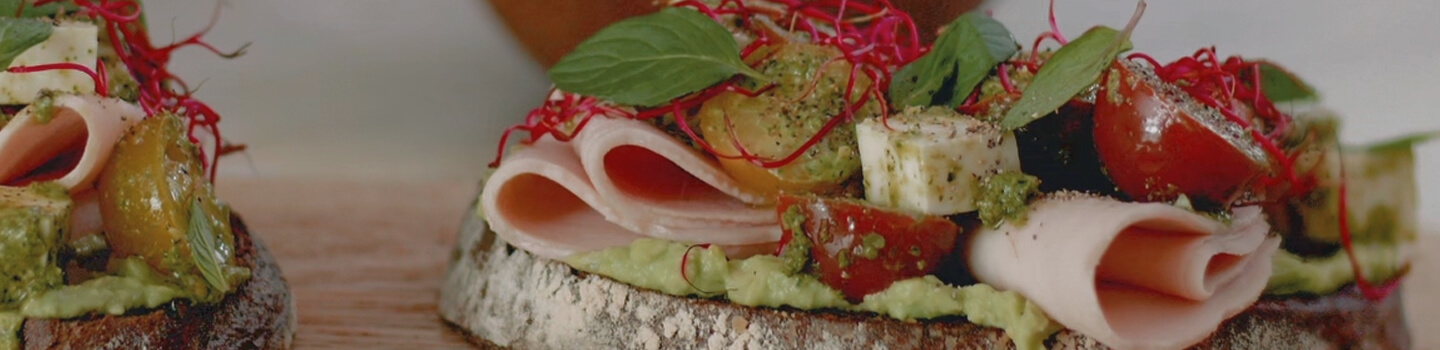 Tapas caprese con Pechuga de Pavo Ahumada Artesanal