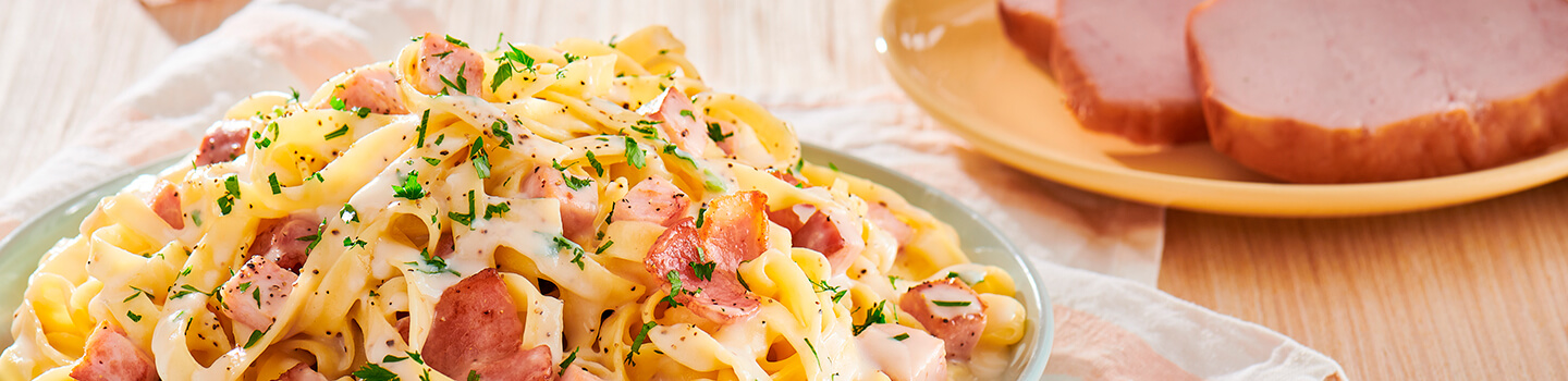 Fetuccini al pesto con Pechuga de Pavo Ahumada Artesanal