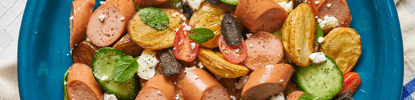 Ensalada griega con papa y salchicha