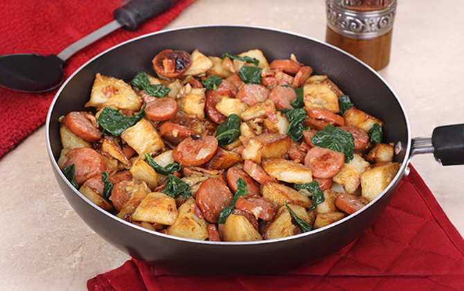 Salchicha Guisada con Papas y Nopalitos