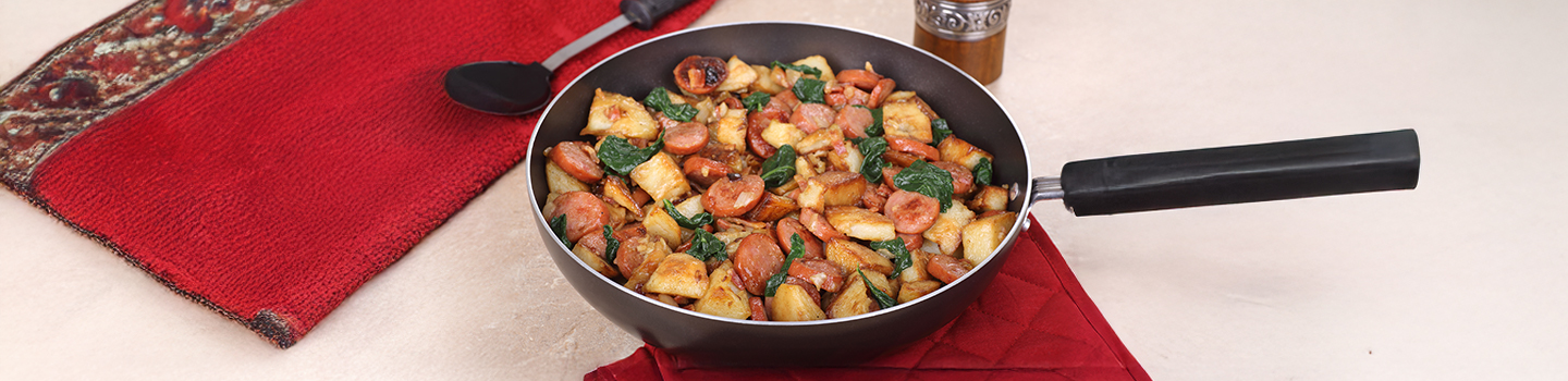 Salchicha Guisada con Papas y Nopalitos